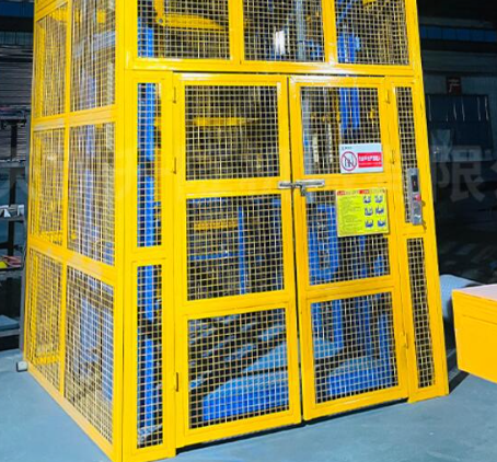 四方台货梯可以安装在室外吗