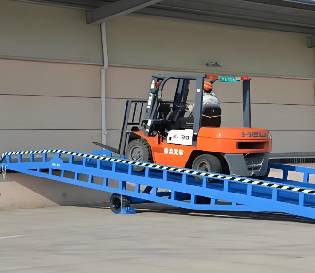 四方台移动式卸货平台（叉车用）